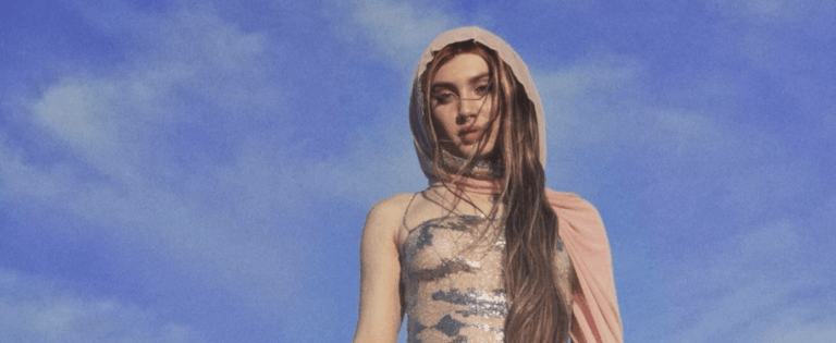 Alé Araya presenta “Sola Con La Luna”
